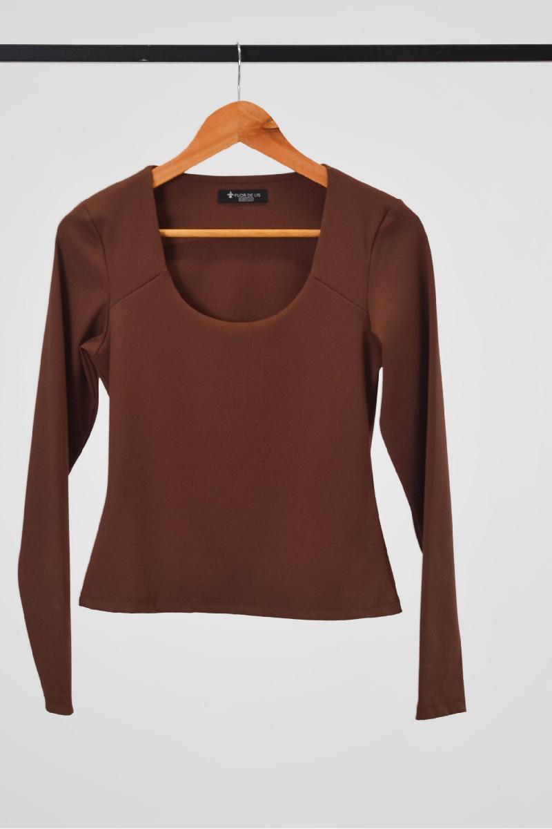 Foto do produto  Blusa Deliz F277092026 Gola Oval Justa Marrom Café