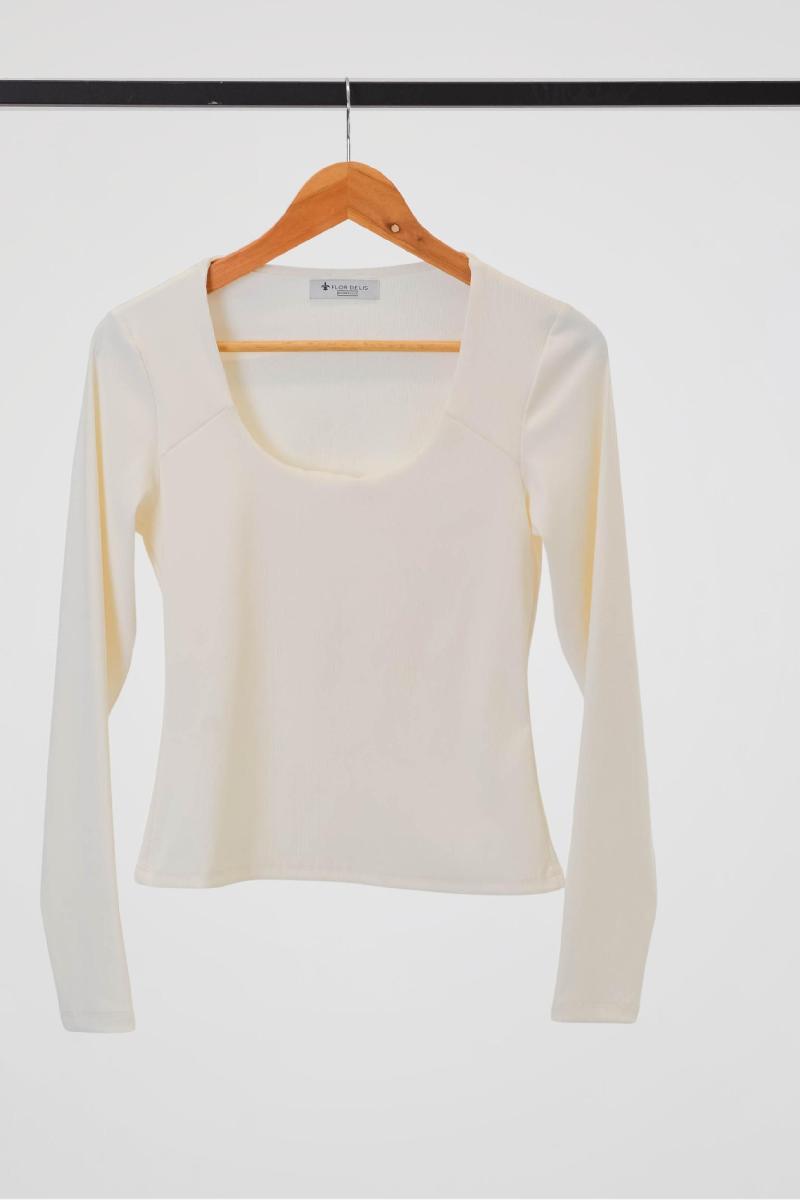 Foto do produto  Blusa Deliz F277092026 Gola Oval Justa Off White