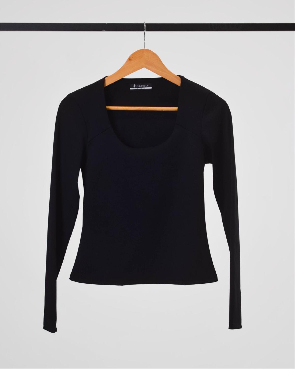 Foto do produto Blusa Deliz F277092026 Gola Oval Justa Preto