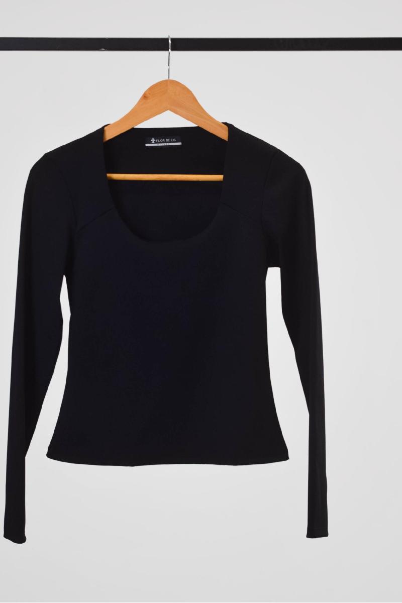 Foto do produto  Blusa Deliz F277092026 Gola Oval Justa Preto