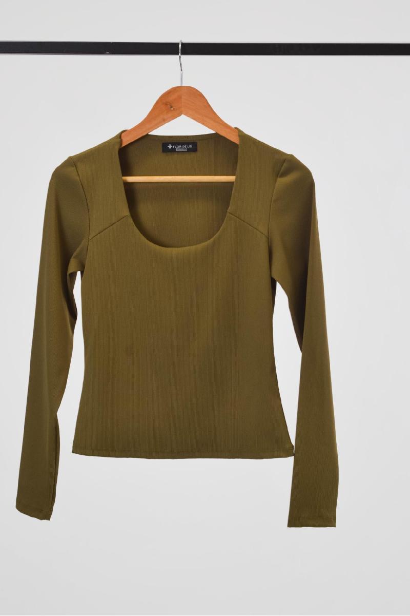 Foto do produto  Blusa Deliz F277092026 Gola Oval Justa Verde Exercito
