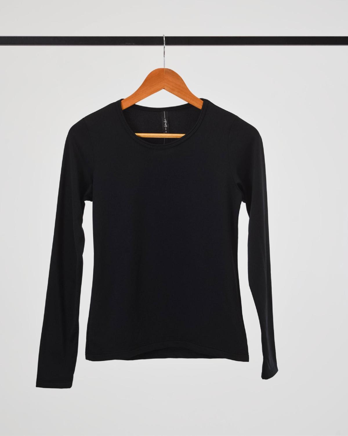 Foto do produto Blusa Linha Leve Preto Preto