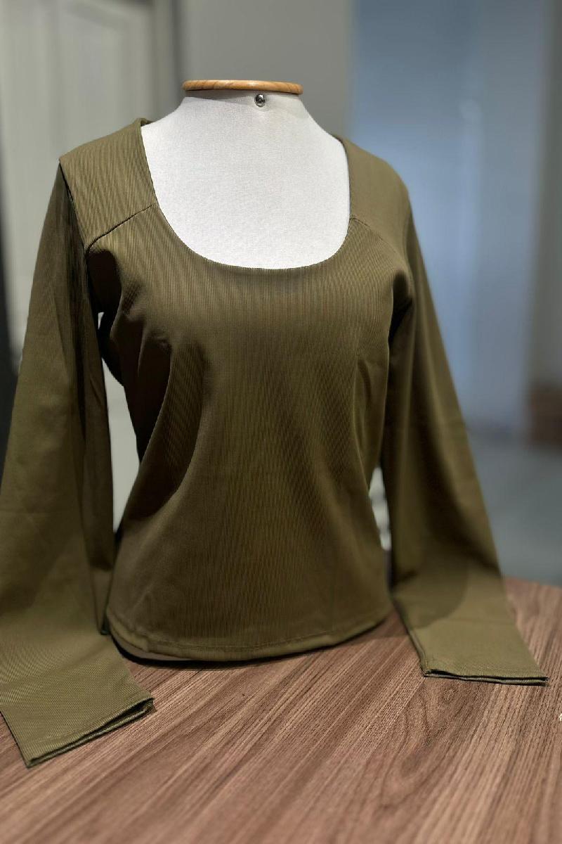 Foto do produto  Blusa Deliz F277092026 Gola Oval Justa Verde Exercito