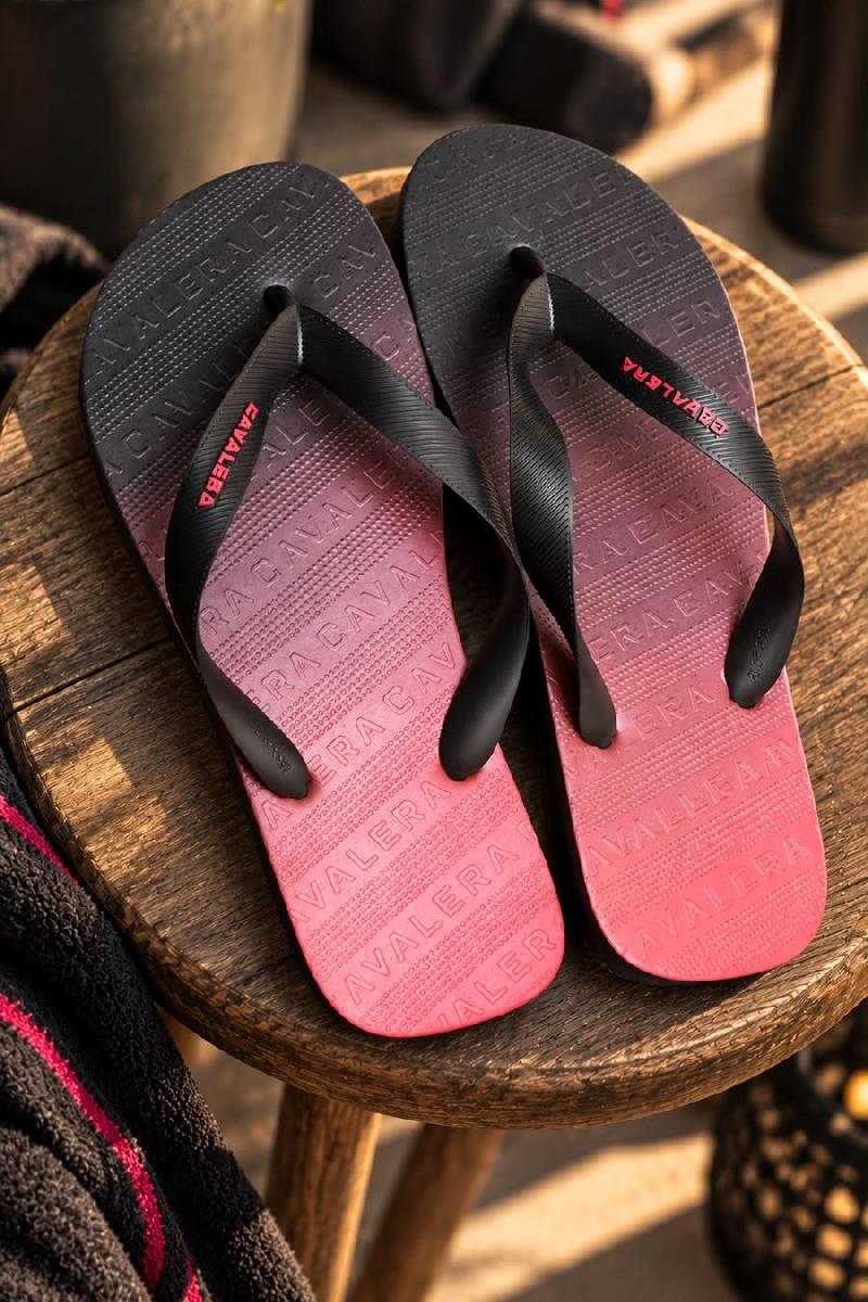 Foto do produto  Chinelo Cavalera Degrade Preto E Vermelho