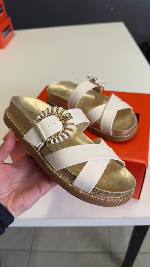 Foto do produto  Sandália Casual Ramarim Fivela Flatform Branco