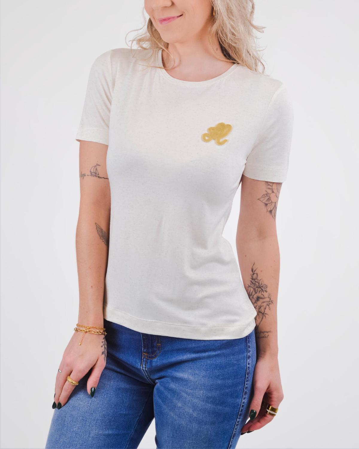 Foto do produto T-shirt Deliz Linho F277102026 Solta Bordado Linho