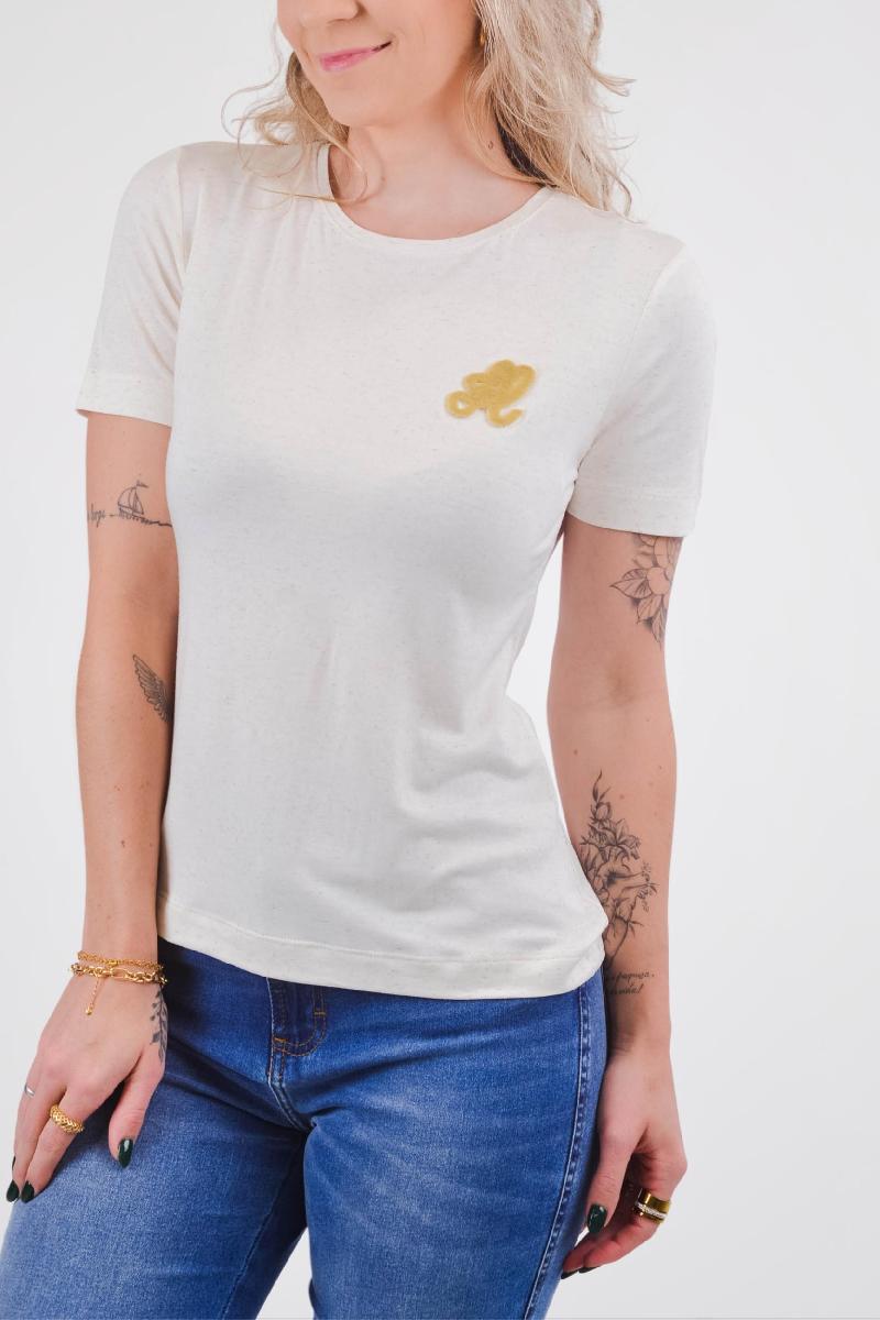 Foto do produto  T-shirt Deliz Linho F277102026 Solta Bordado Linho