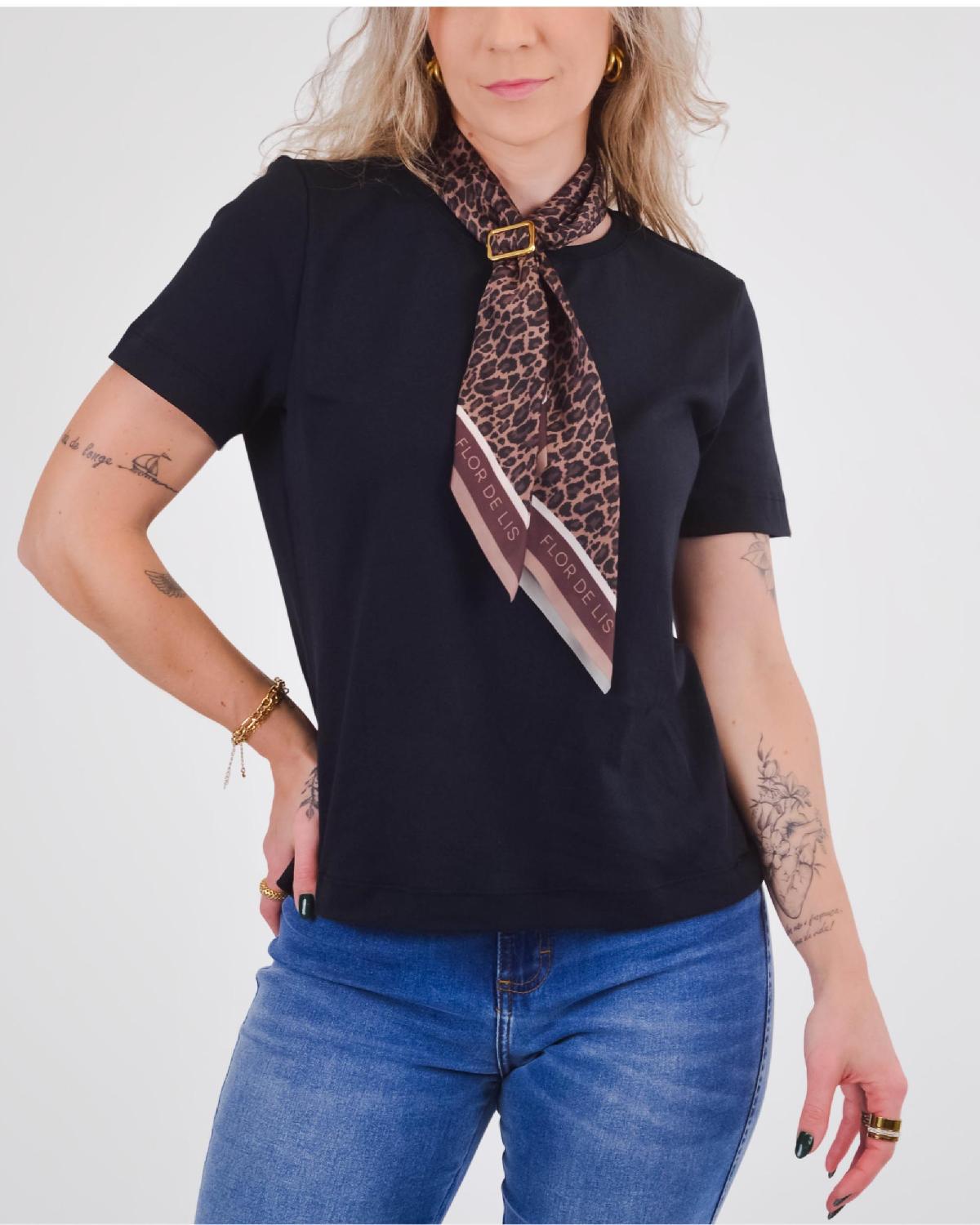 Foto do produto T-shirt Deliz Preto F278352026 Lenço Preto