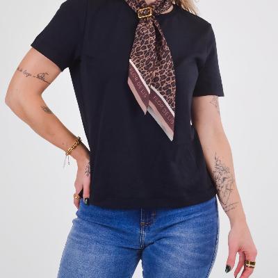 Foto do produto T-shirt Deliz Preto F278352026 Lenço Preto